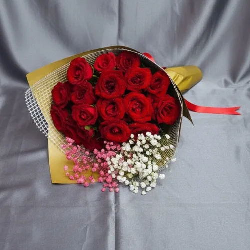 15 Romantic Red Rose & Gold Accent Bouquet