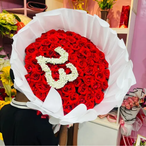 100 Premium Red Roses Bouquet with Fully Customizable Name or Number Design – Perfect for Proposal, Anniversary & Valentine’s Day