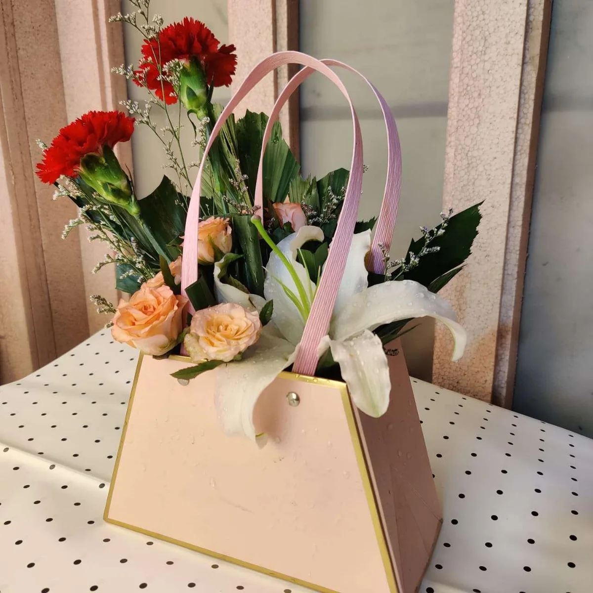 Deluxe Multi-Tone Flower Gift Bag Carnation, Lily & Shade Pink Rose