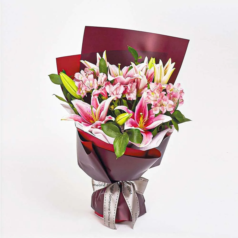 Blushing Beauty Pink Lily Bouquet – Elegant Flower Gift for Love & Celebration