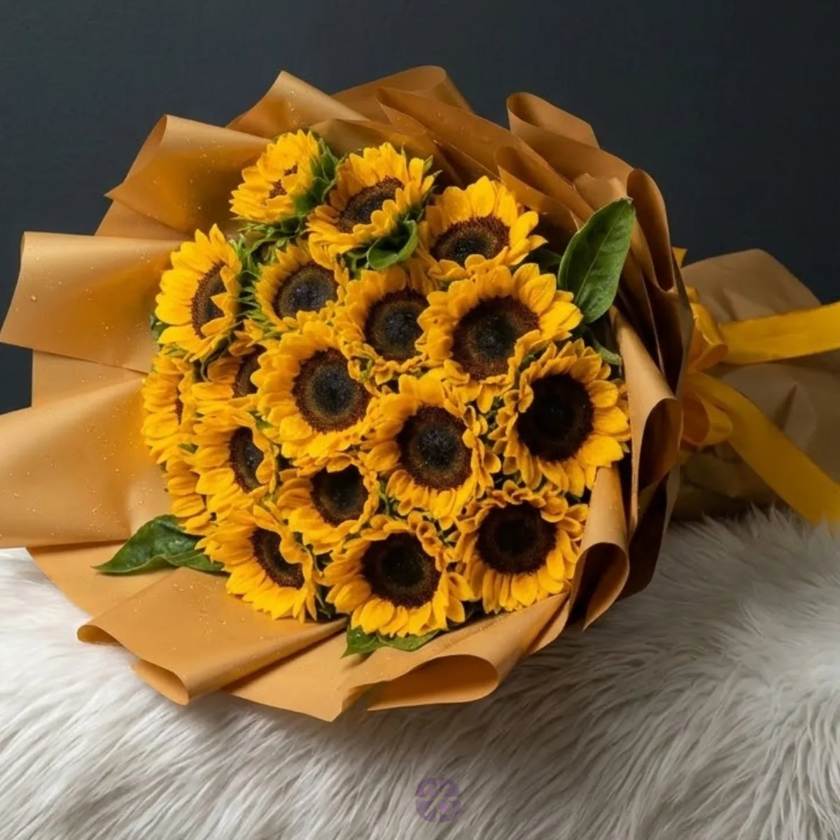 15-Pieces Fresh Sunflower Hand Bouquet in Golden Wrap