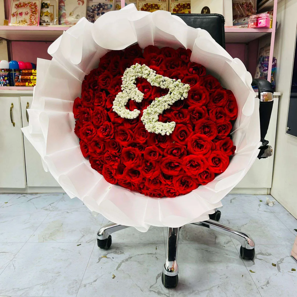 100 Premium Red Roses Bouquet with Fully Customizable Name or Number Design – Perfect for Proposal, Anniversary & Valentine’s Day
