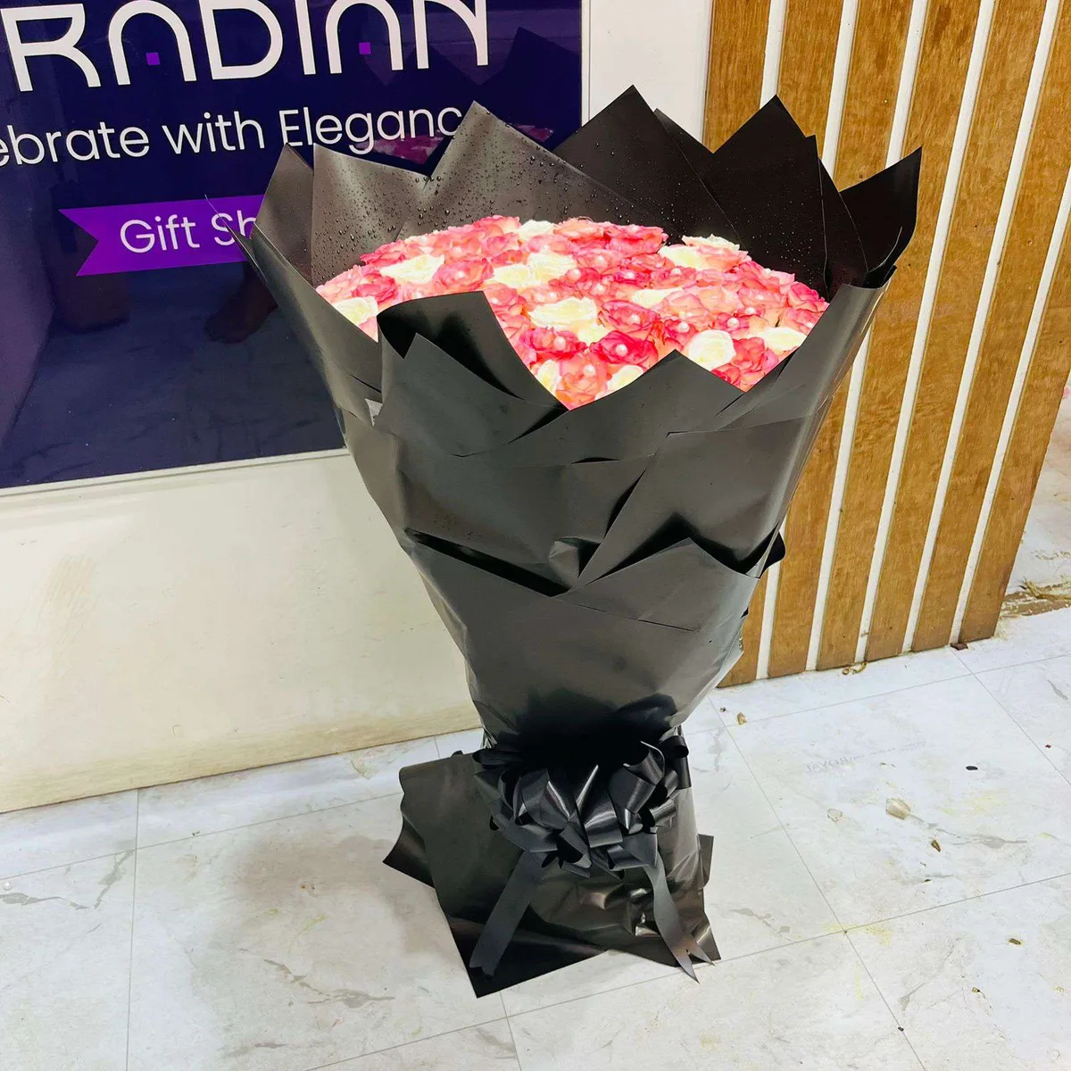 100 Pink & White Rose Bouquet – Premium Valentine Love Arrangement