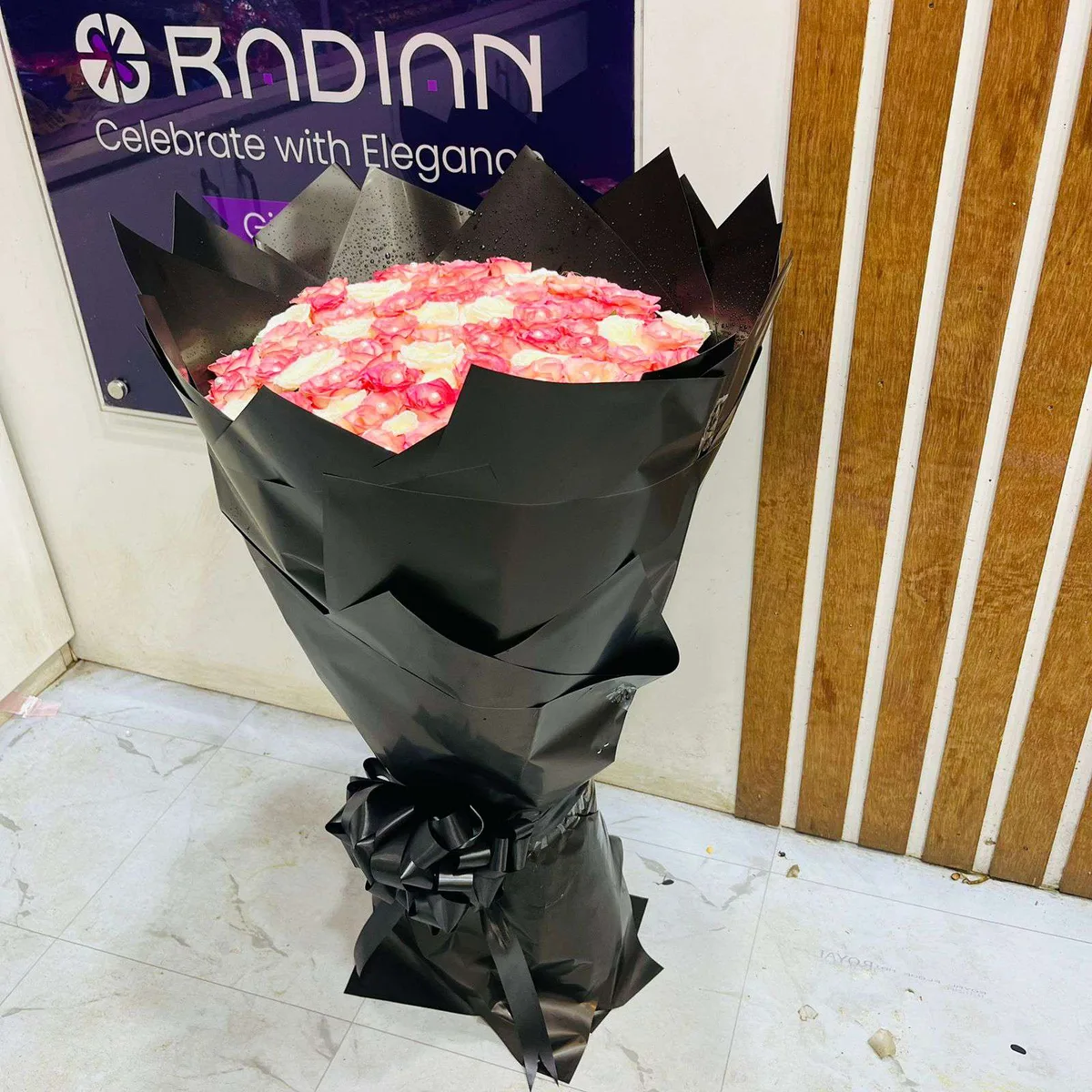 100 Pink & White Rose Bouquet – Premium Valentine Love Arrangement