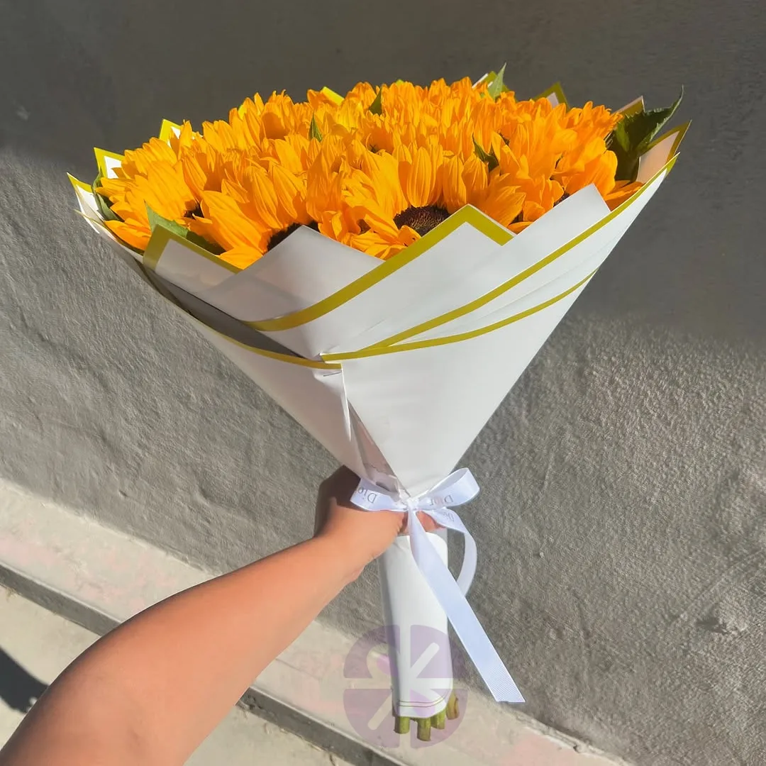 The Burst of Sunshine 15-Head Sunflower Grand Bouquet