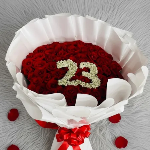 100 Premium Red Roses Bouquet with Fully Customizable Name or Number Design – Perfect for Proposal, Anniversary & Valentine’s Day
