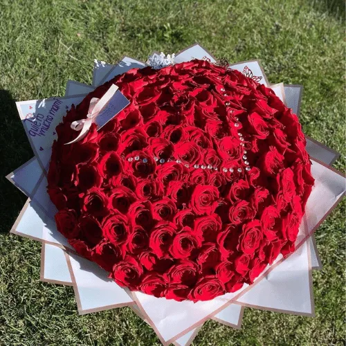 Deluxe Red Rose Heart Bouquet with Pearl Design & Crown